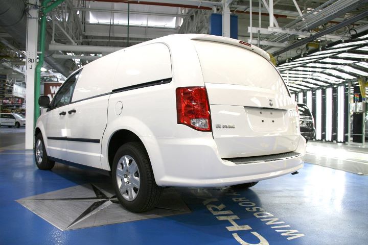 LANCIA - 2011 - [Chrysler/Dodge/Lancia] Grand Voyager* - Page 4 2012+ram+cargo+van