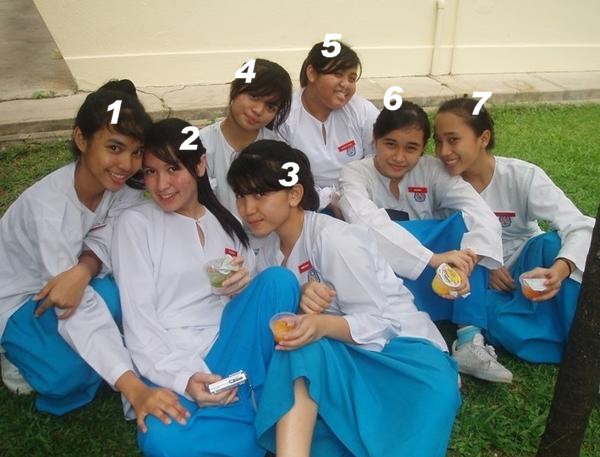 Budak Sekolah Cium