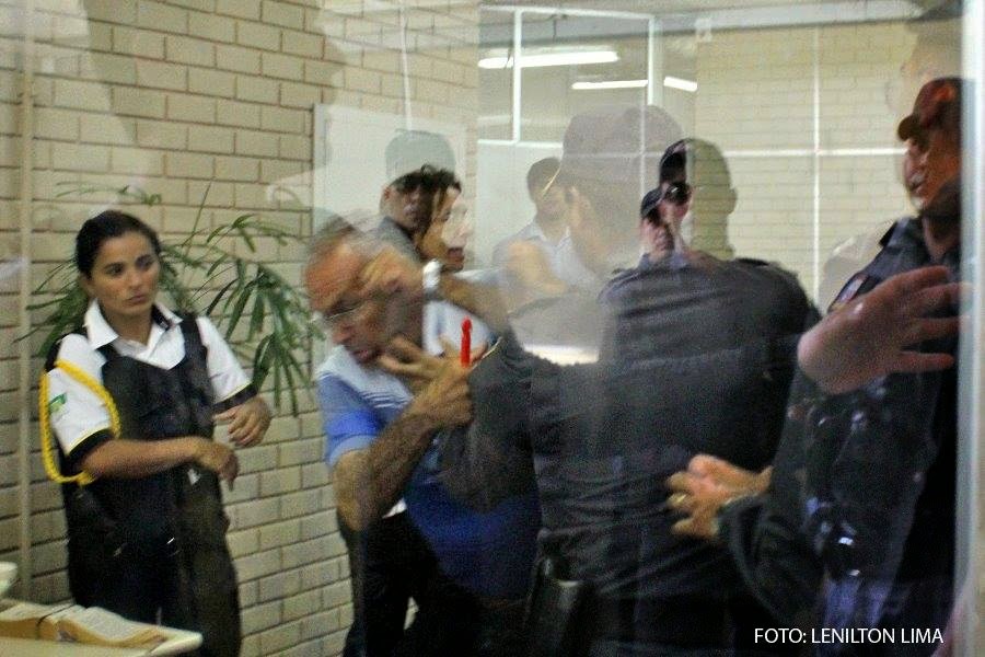 Coordenador do SINTE/RN é agredido por PMs durante protesto na SEEC