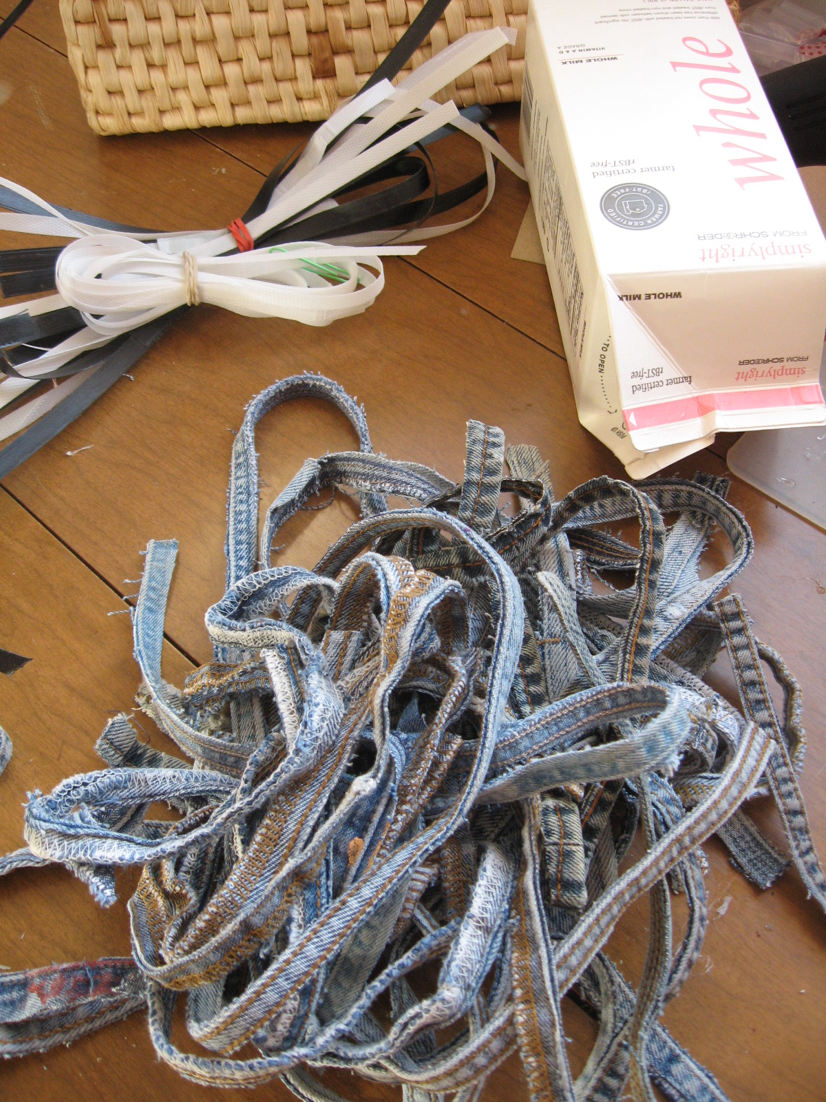 Proverbs 31 Living Denim Baskets {A tutorial}