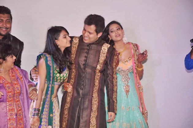 Shweta Tiwari's Wedding Wallpaper With Her daughter