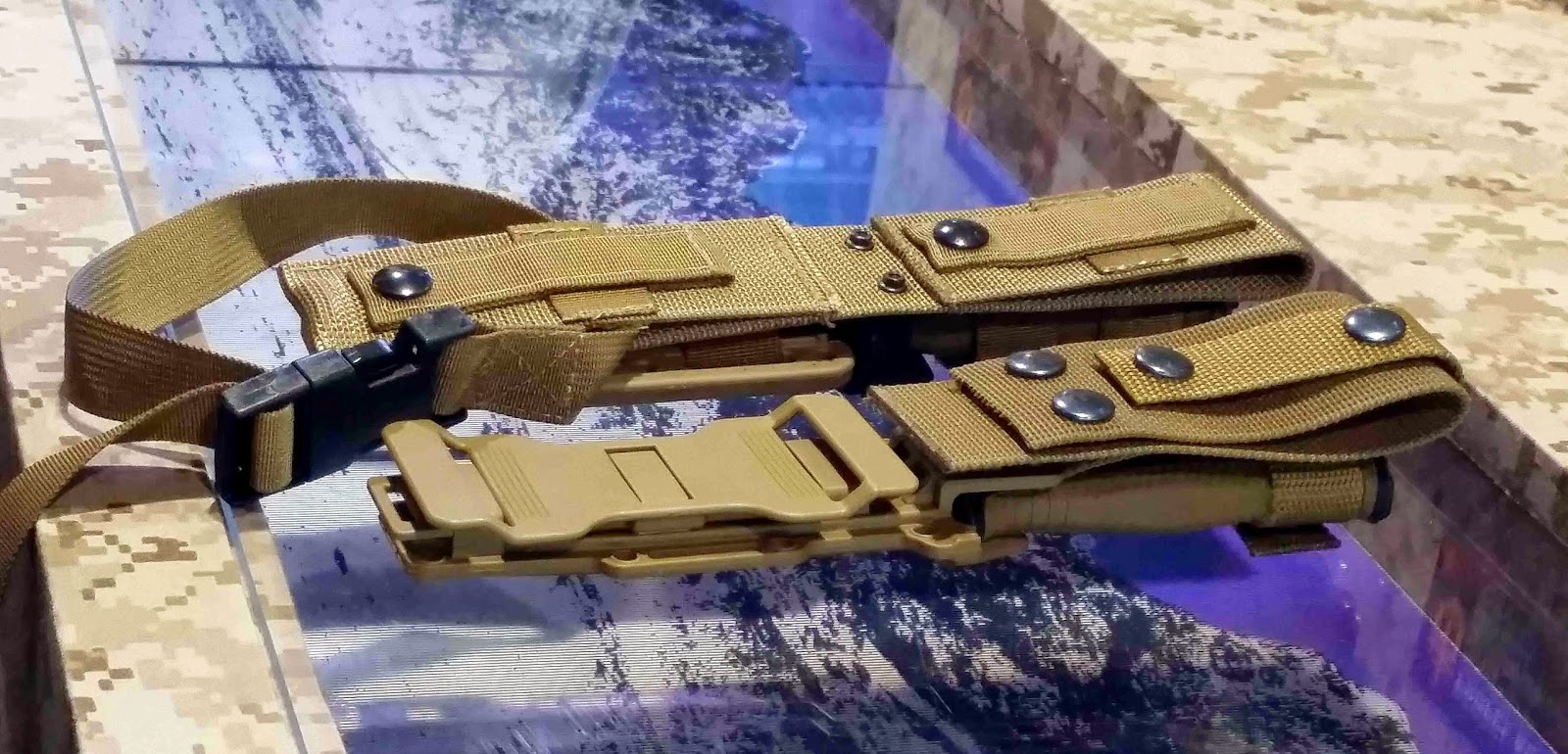 Rocky Mountain Bushcraft SHOT SHOW 2015 Gerber StrongArm Military Survival Knife vs the Gerber