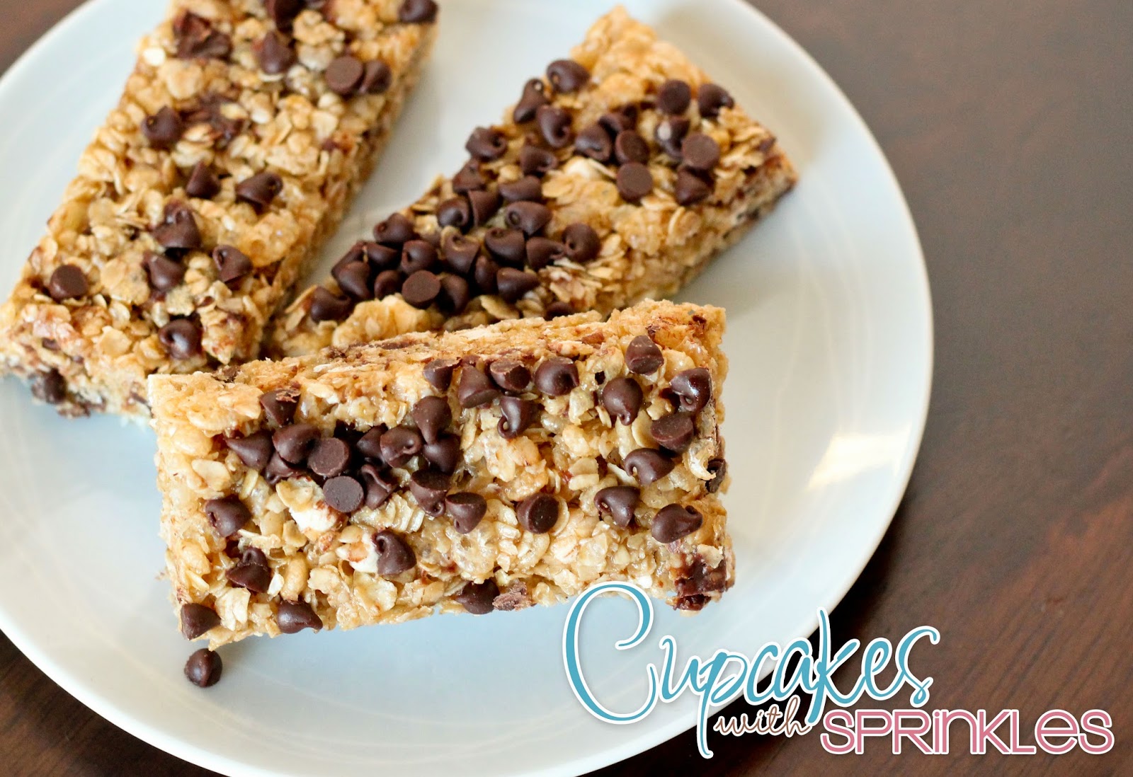 Cupcake with Sprinkles No Bake S'more Granola Bars