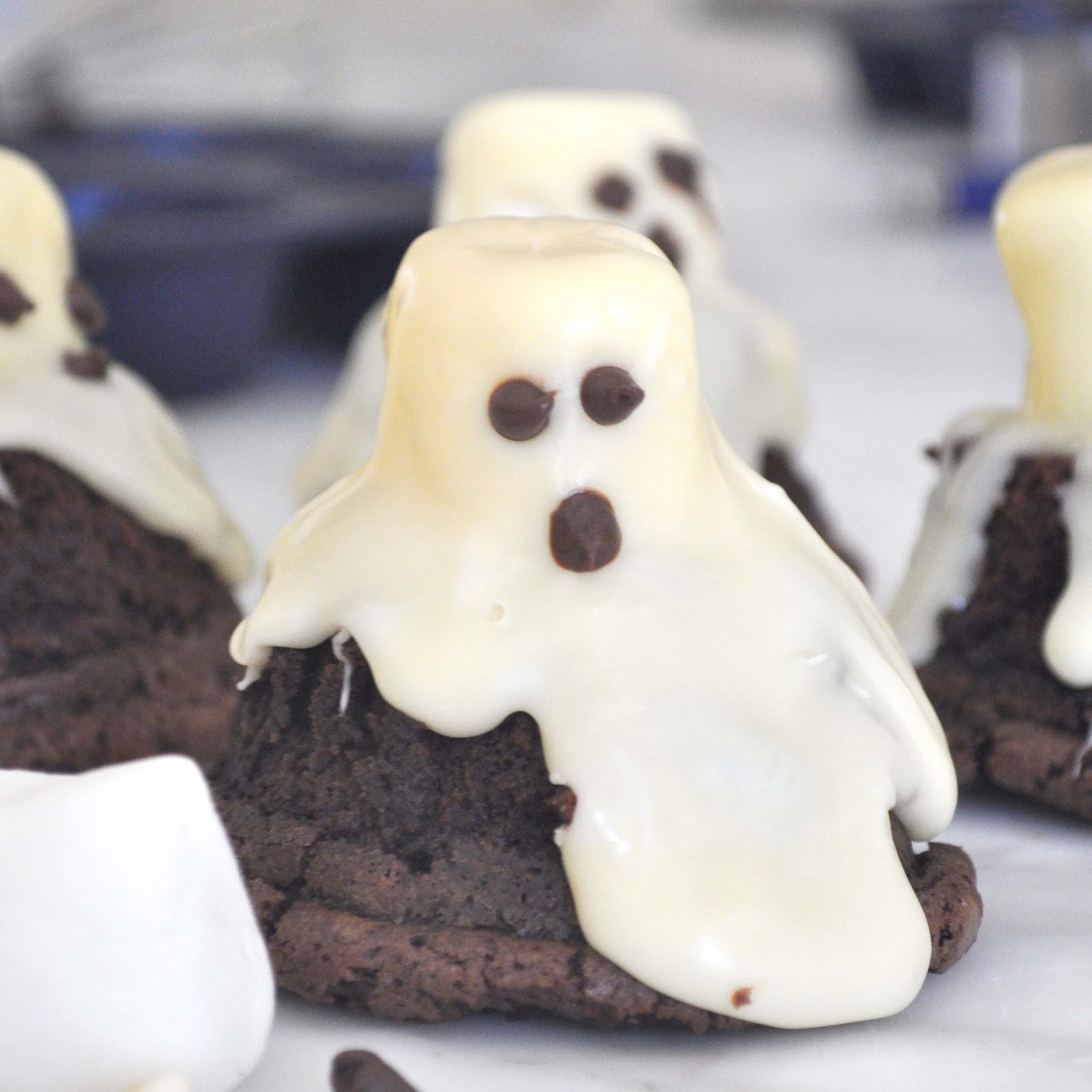 Cooking with Manuela Halloween Ghost Brownies with Marshmallows and