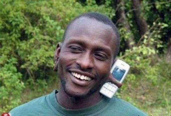 Kiểu Đeo Phone Kỳ Lạ Only+in+Africa-010