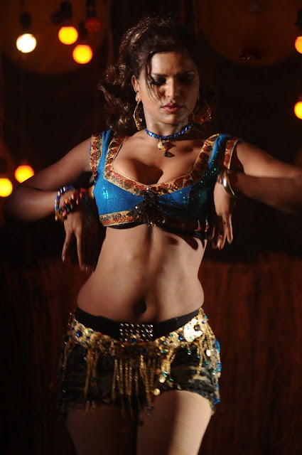 Actress Shalini Naidu Navel Show Photos