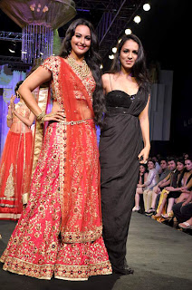 Sonakshi Sinha & Saif walk the ramp at Aamby Valley India Bridal Fashion Week
