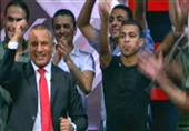 "أحمد موسى" يرقص مع فريق عمل برنامجه على "بشرة خير" فرحا بفوز "السيسي"