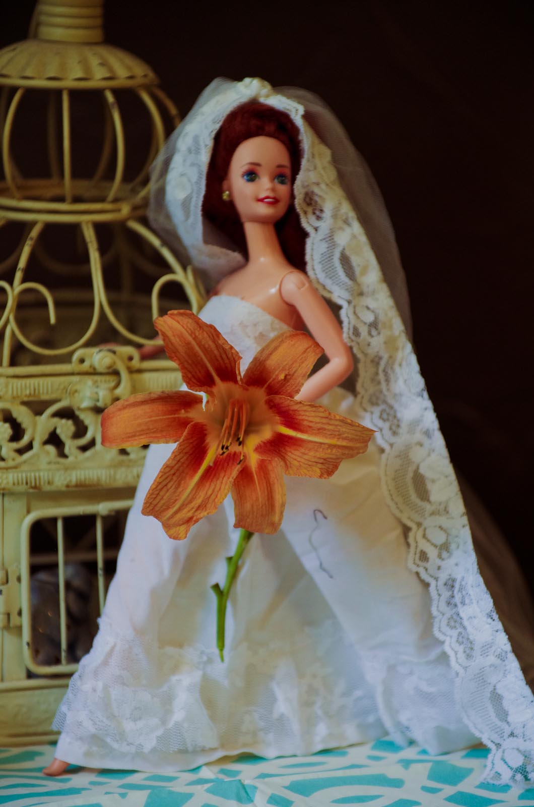 4 Moms + 20 Barbies + Suitcase Full Barbie Clothes