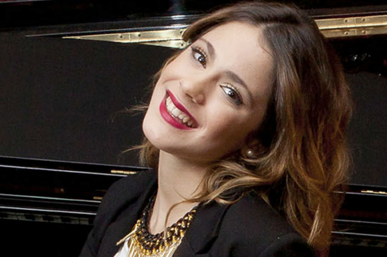 martina stoessel foto en el espejo Sin+t%C3%ADtulo