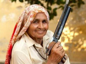 Tomar, Wanita Penembak Jitu Tertua Di Dunia [ www.BlogApaAja.com ]