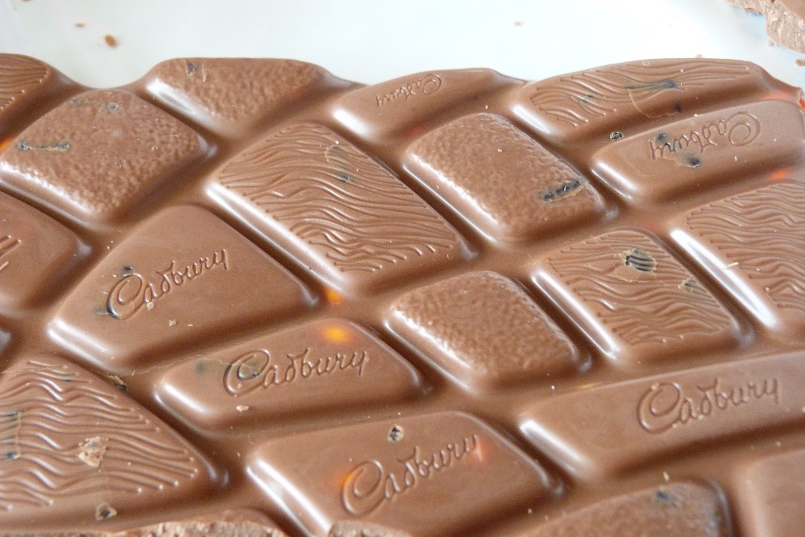 GIVEN TO DISTRACTING OTHERS Cadbury Dairy Milk Marvellous Creations Review