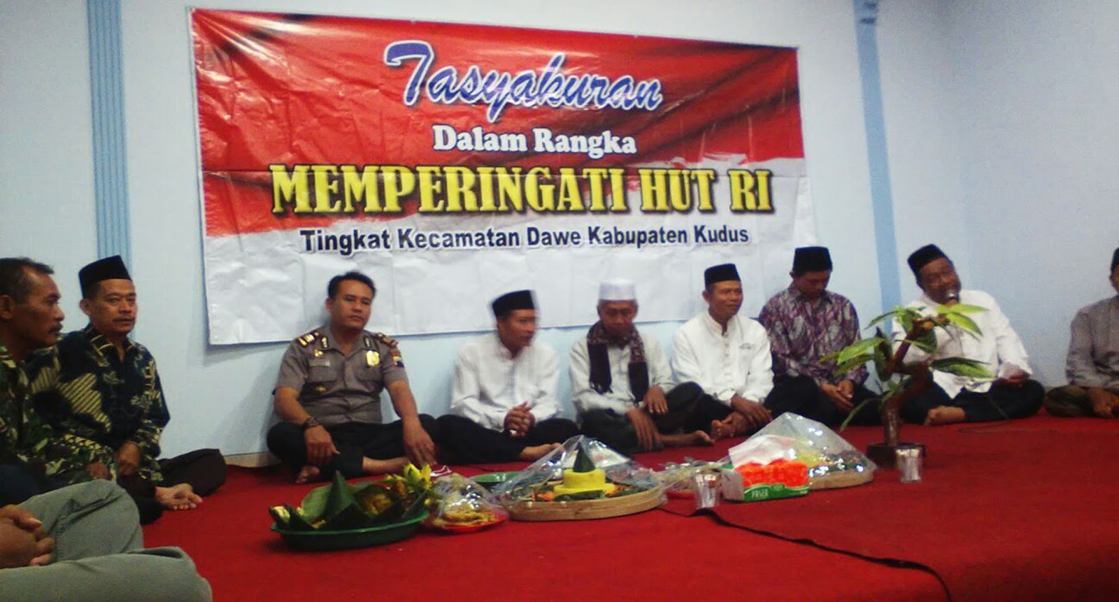 Danramil Dawe Tasyakuran HUT RI-70 Bersama Warga - KODIM ...