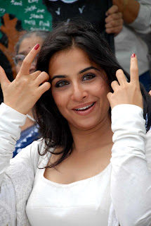 Hot Sexy Bollywood Actress Vidya Balan photo gallery and information