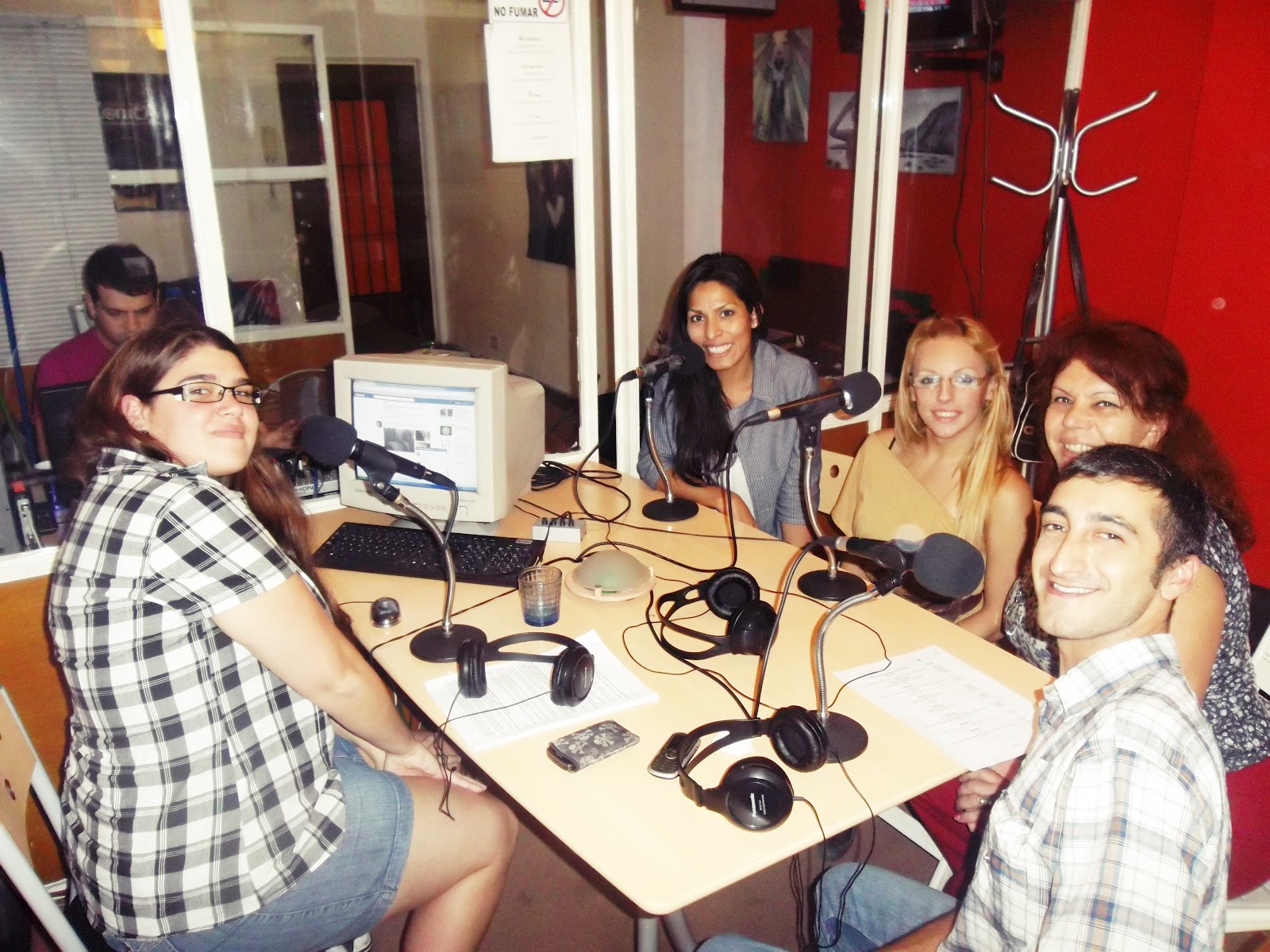 Fotos de la entrevista en RADIO ZONICA Mariana Mia Zelaschi