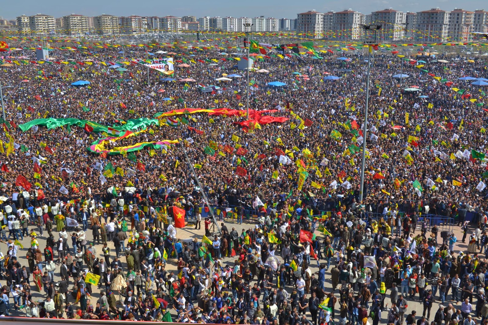 dyb-21-03-14-newroz-konusmalar-genel-kare10.JPG