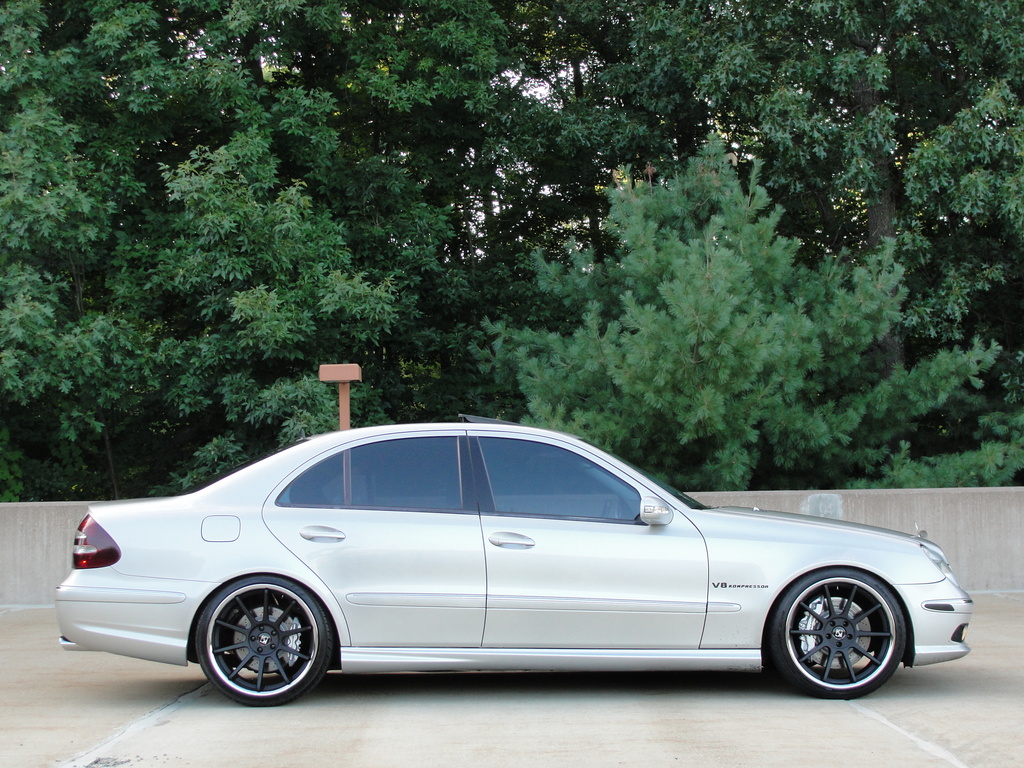 Mercedes Benz W211 E55 AMG on R20 rims