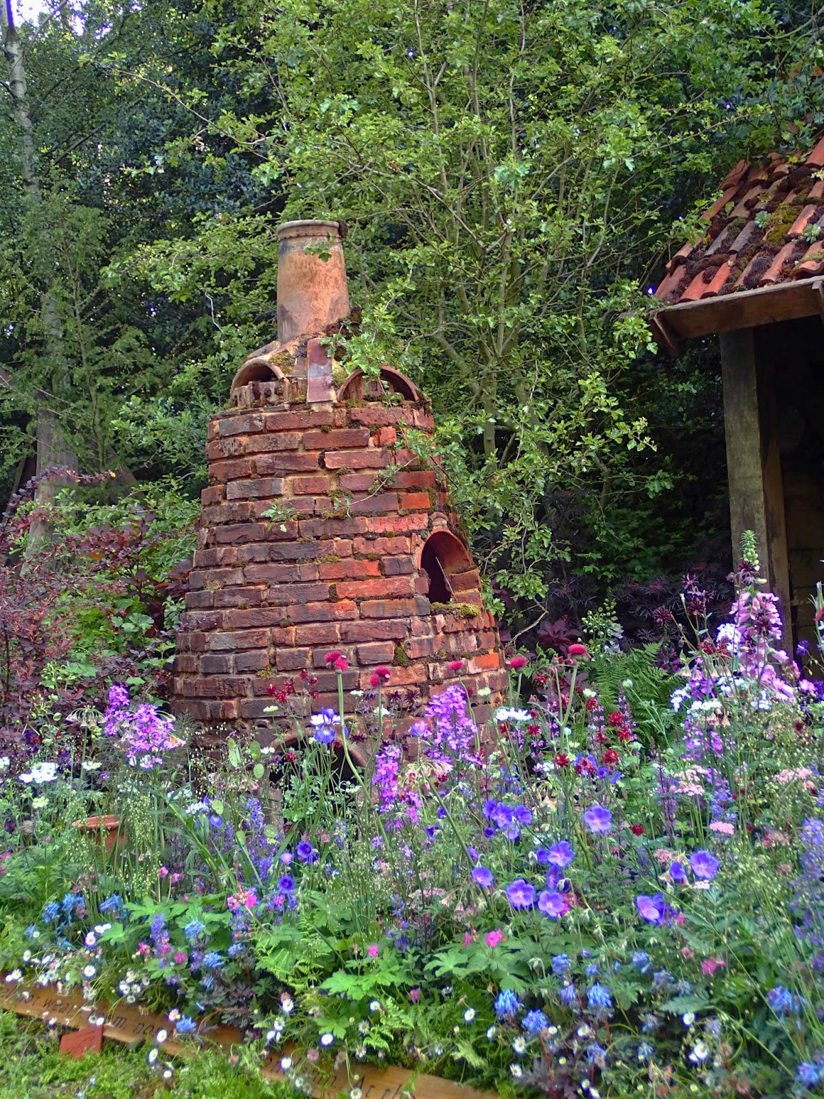 walking the rainbow trail Chelsea The DialAFlight Potter's Garden