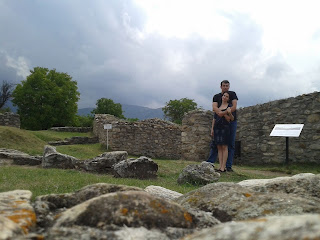 Ulpia Traiana Sarmizegetusa: printre ruine Ulpia Traiana Sarmizegetusa: printre ruine