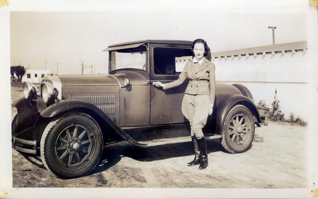22 Cool Vintage Photos of Women Wearing Jodhpurs in the 1920s and 1930s