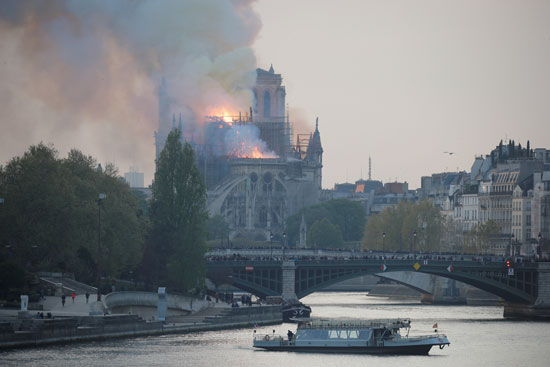 حريق كاتدرائية نوتردام التاريخية