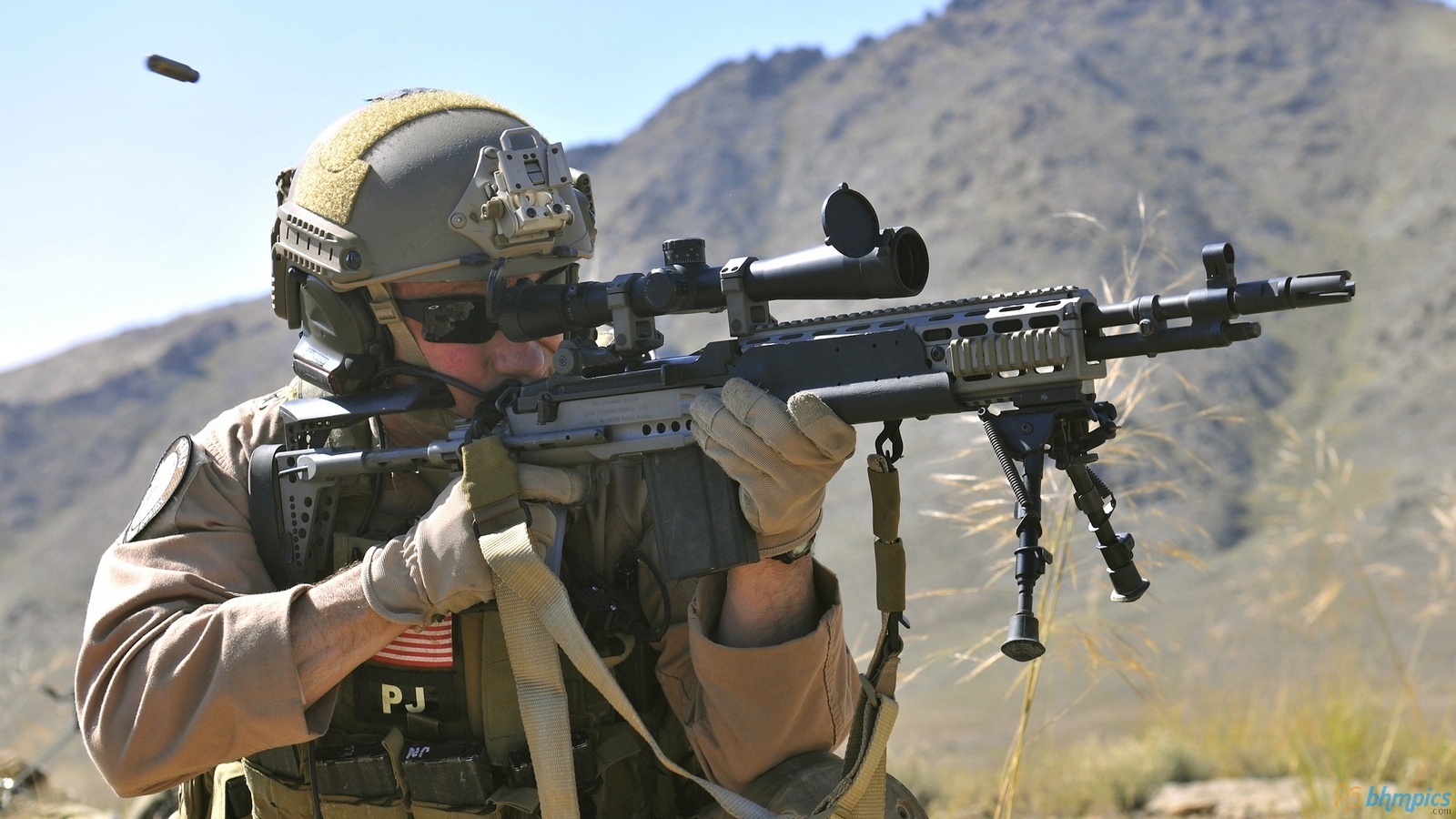 What is the difference between a modern military combat rifle and