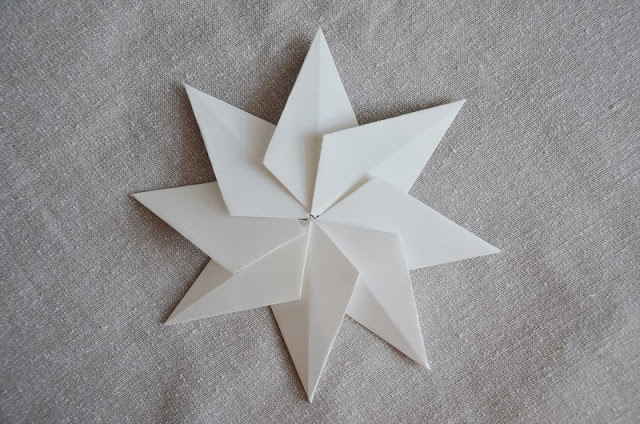 How to make beautiful white paper stars and hang them around your house