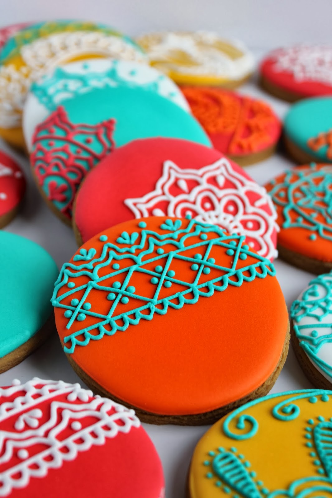Sugar Bea's Blog: Henna inspired Christmas Cookies {for some VERY cool