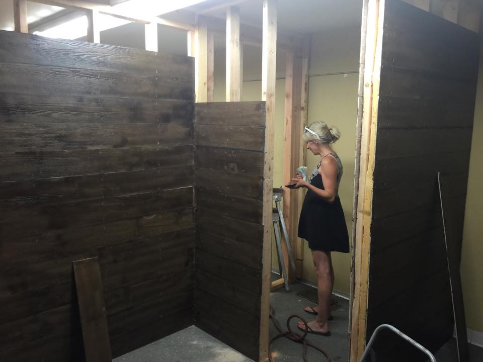 One Thrifty Chick DIY Dressing Rooms { Budget Designs }