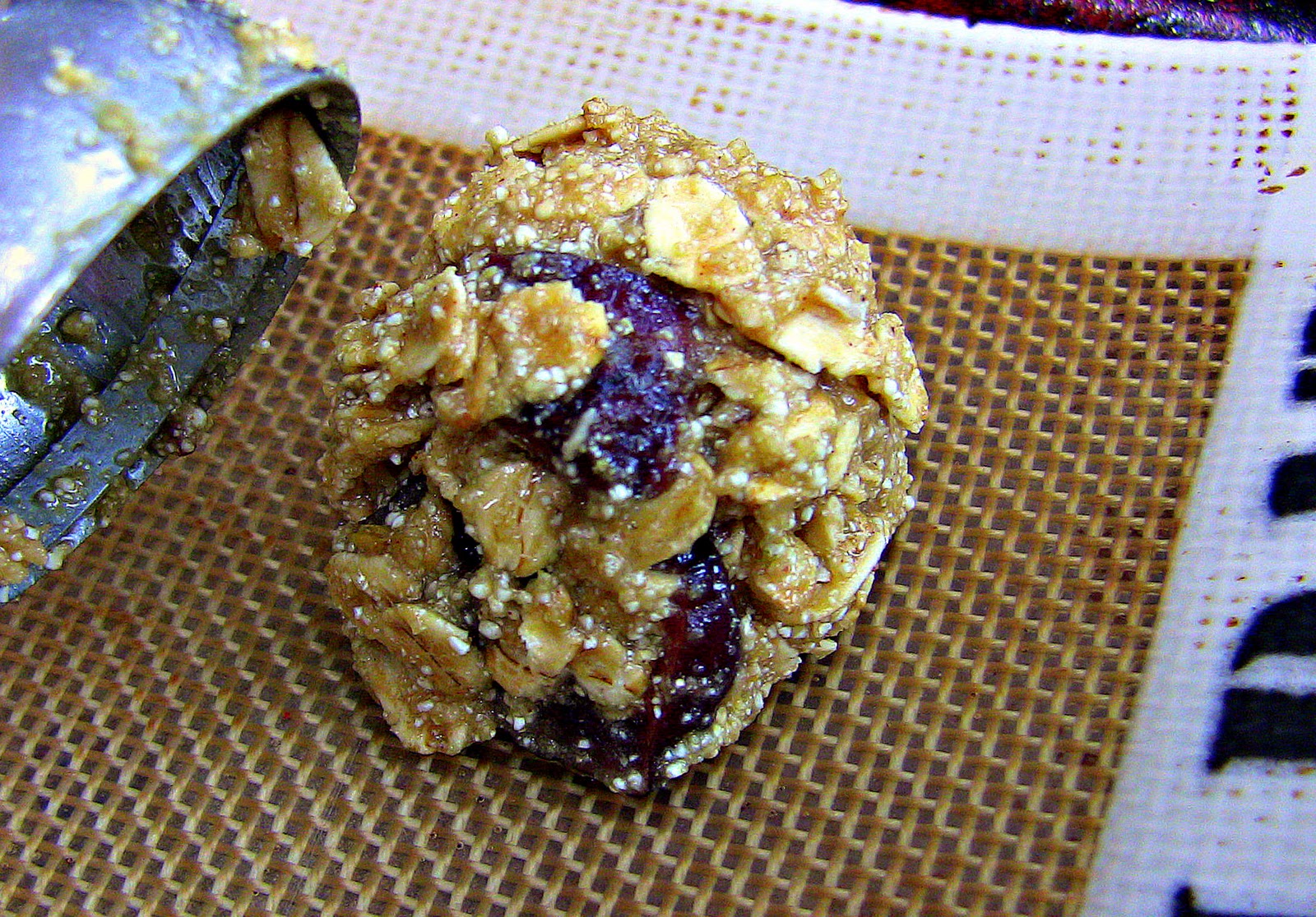 Vegan QuinoaOatmeal Chocolate Chip Cookies {glutenfree} power hungry