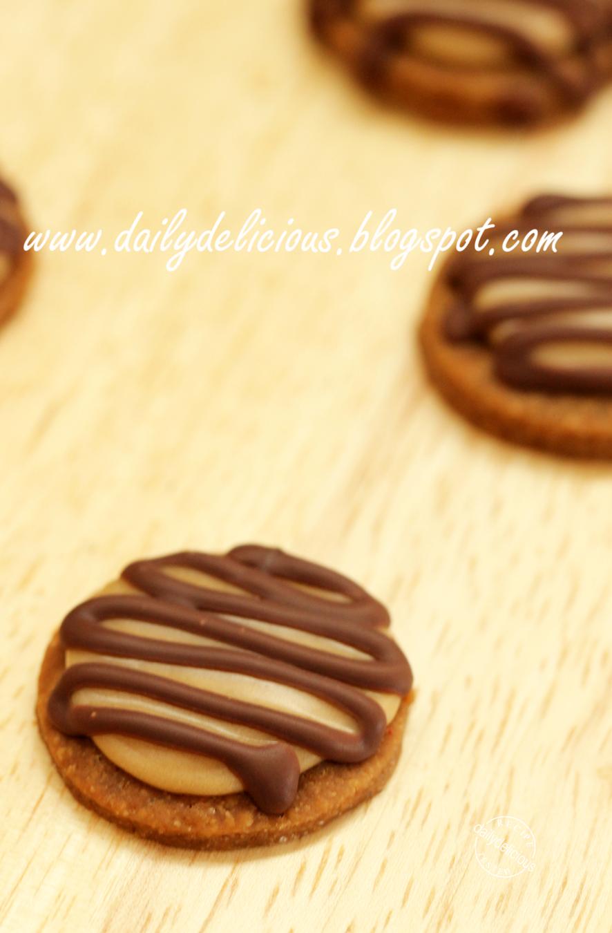 dailydelicious Chocolate coffee cream fancies My cute little fancy cookies.