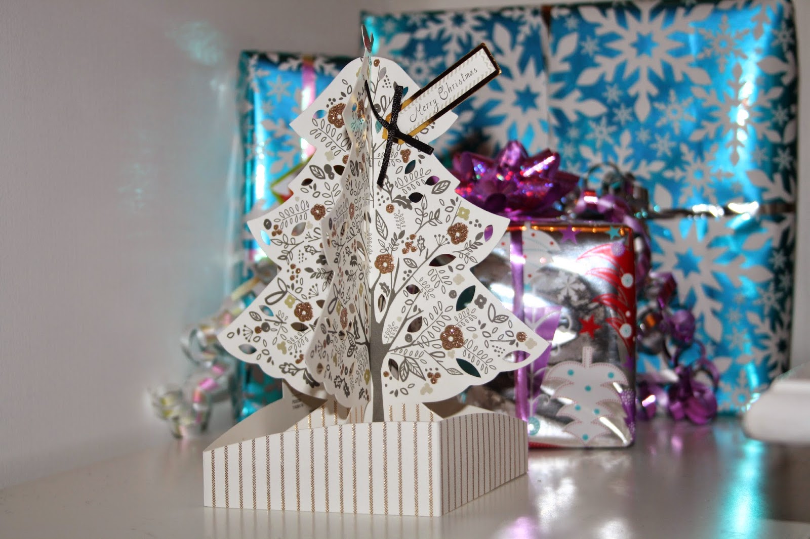 REVIEW: HALLMARK POP UP CHRISTMAS CARDS - PRETTY YOUNG THING