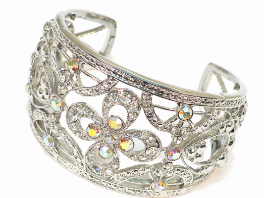 Bridal jewelry is mostly made in precious metals and are decorated with 