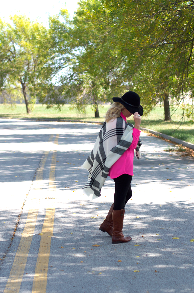 How_To-Wear_A_Floppy_Hat_With_a_Plaid_Poncho