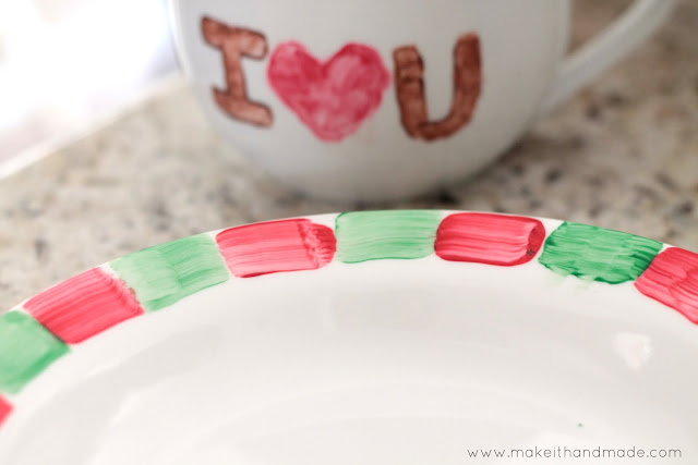 Festive Flatware Tutorial from Make It Handmade. Paint your plates to dress up your holiday table!