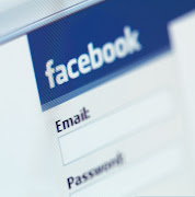 Gli utenti mensili attivi sono ormai 901 milioni (680 milioni un anno fa) . (facebook logo)
