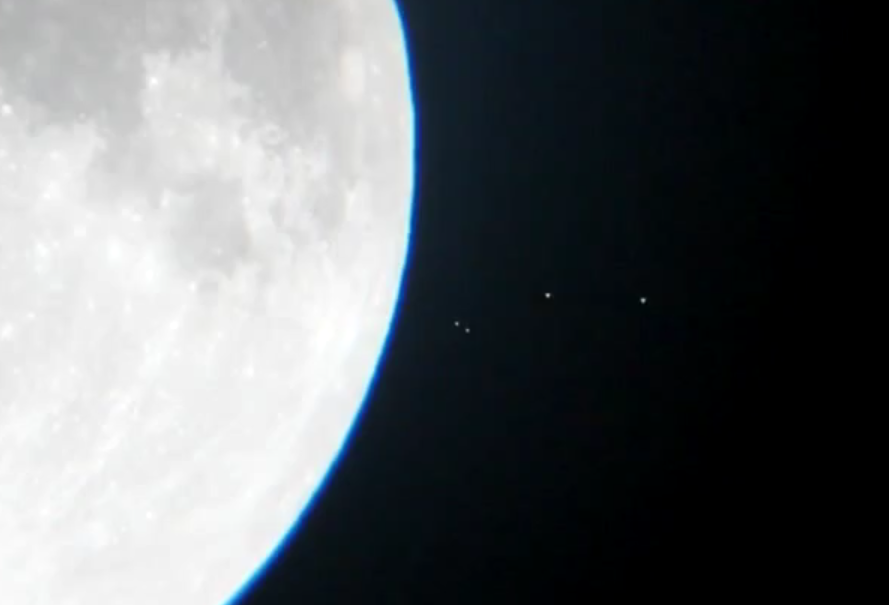 http://3.bp.blogspot.com/-EchwRGIaKD8/T5TtgoY19EI/AAAAAAAAEPA/U1BqtTd5n90/s1600/UFO,+UFOs,+sighting,+sightings,+april,+2012,+moon,+lunar,+luna,+surface,+space,+orbit,+night,+telescope,+astronomy,+astronomer,+badScreen+Shot+2012-04-23+at+1.47.04+PM.png