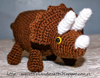 Triceratops y estrella amigus Triceratops+amigurumi+crochet