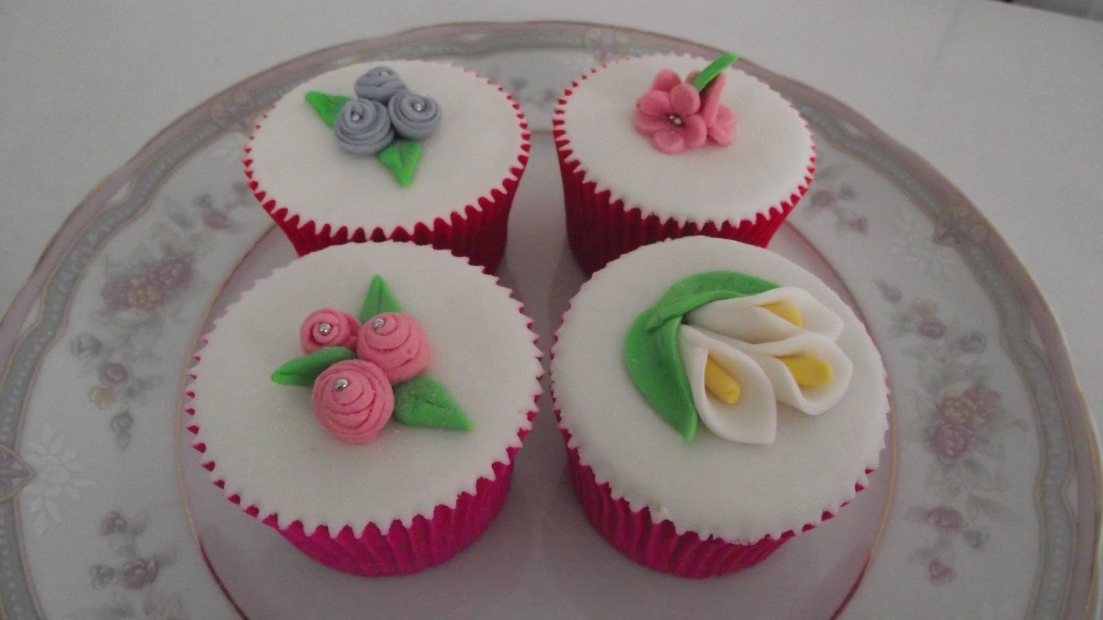 Dona Cereja Cupcake pasta americana