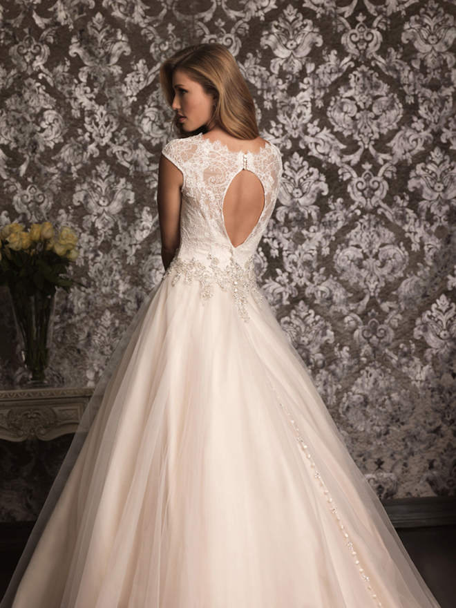  فساتين سواريه 2013 - 2014 من الدانتيل  Allure-bridals-spring-2013-Style+9022-lace-back-wedding-dress