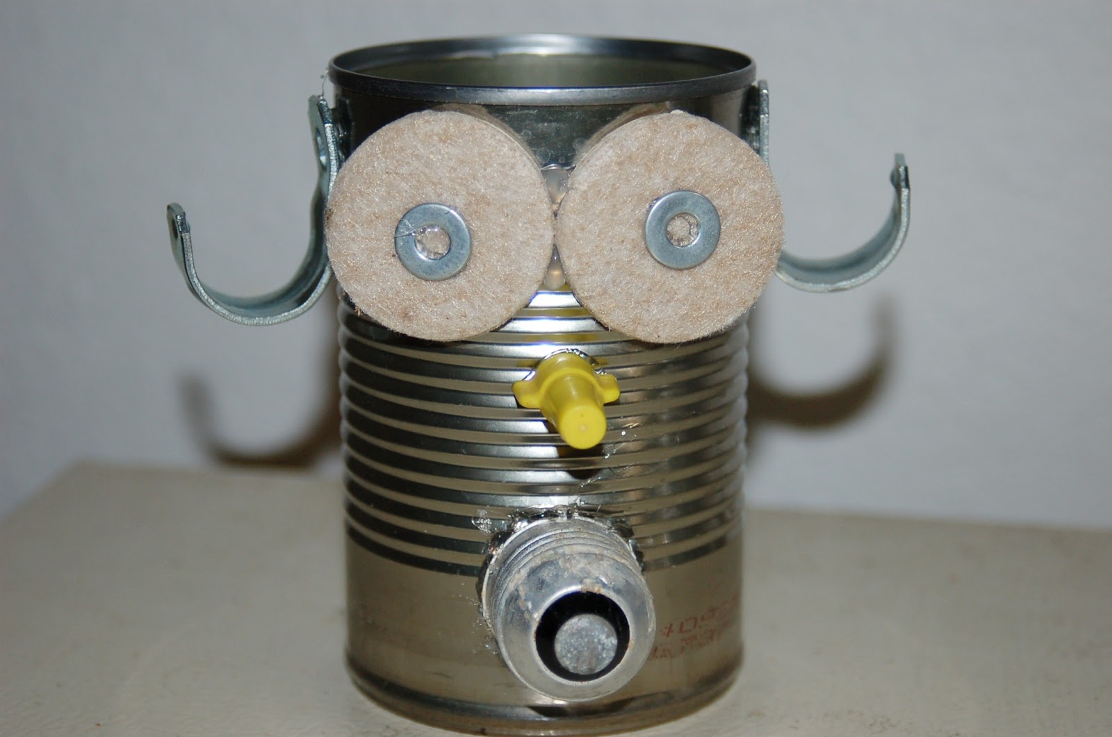 Recycled Robot Soup Cans Great for Storage or Kid's Craft