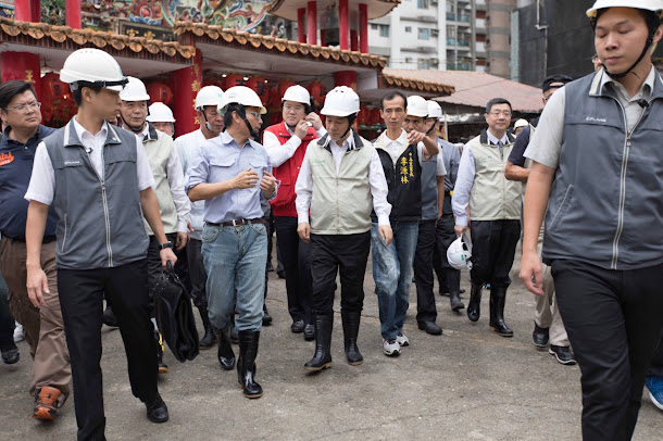 行政院長賴清德(中)、基隆市長林右昌(左)、經濟部長沈榮津(右)。 行政院長賴清德(中)、基隆市長林右昌(左)、經濟部長沈榮津(右)。