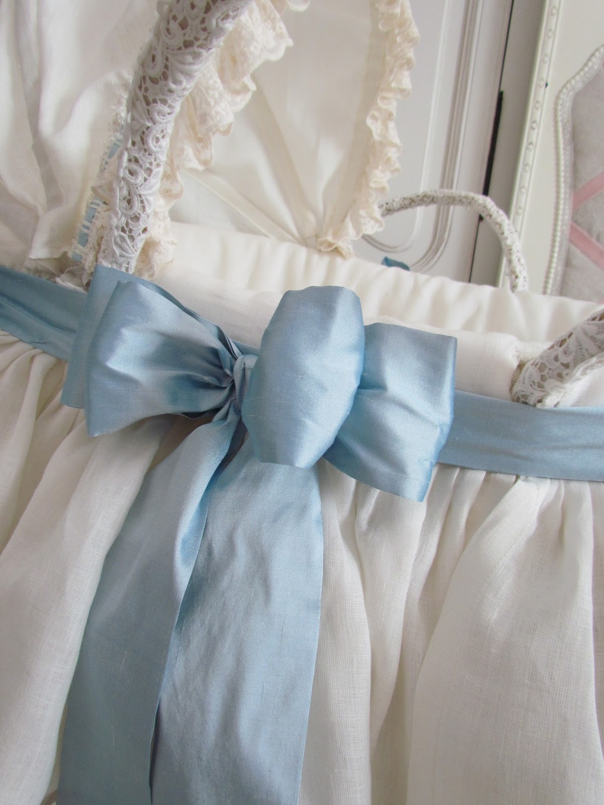 Angela Lace Two Linen Moses Baskets