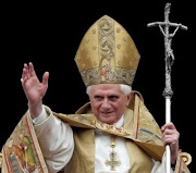 . Vaticano y mano derecha de Benedicto XVI, rindió en nombre de la Curia . ca dc xl