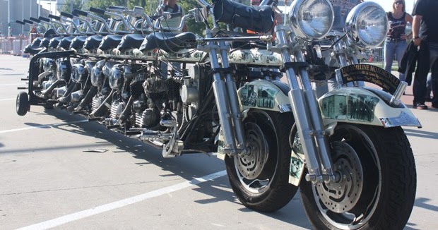 Motor Atual: "Timeline Motorcycle" - Uma moto, 4 rodas e 7 motores!