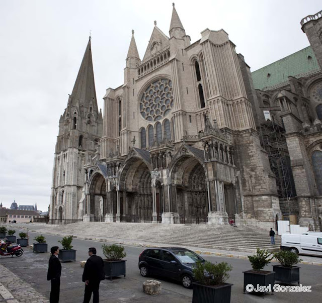 viaje en caravana, Chartres, Francia, 