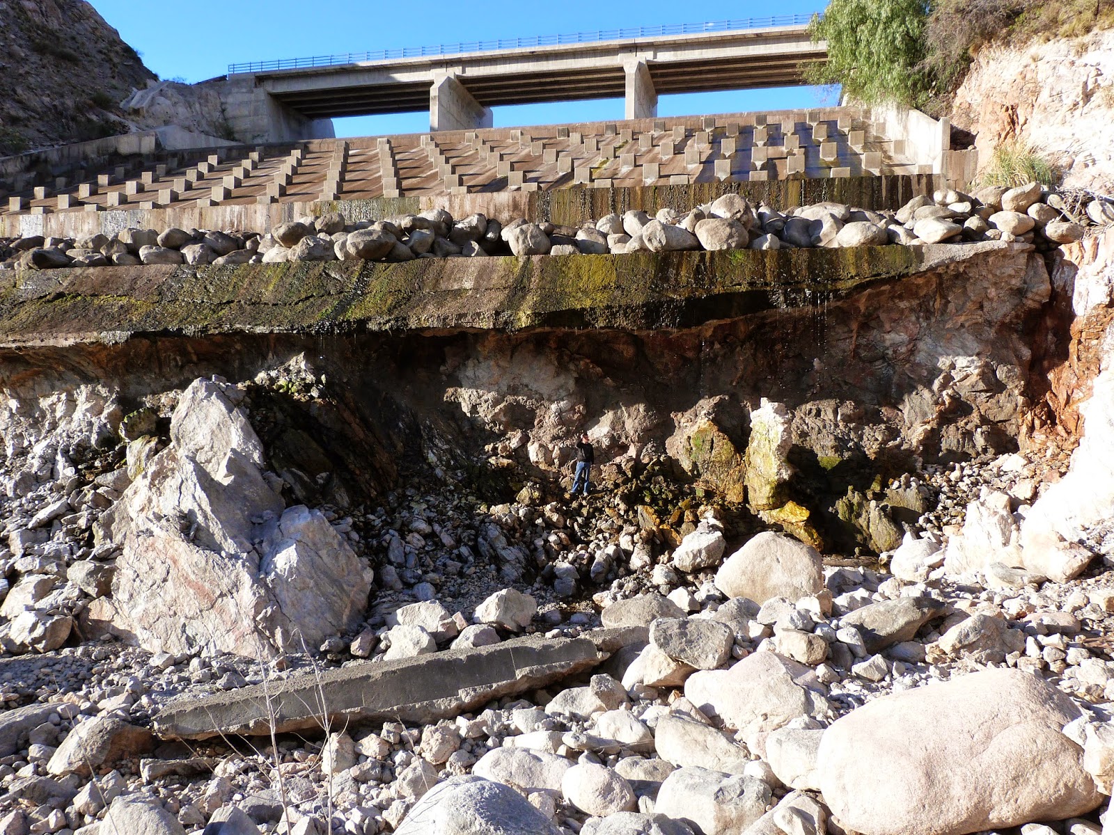 NotiNogo El vertedero del dique Nogolí continúa deteriorándose