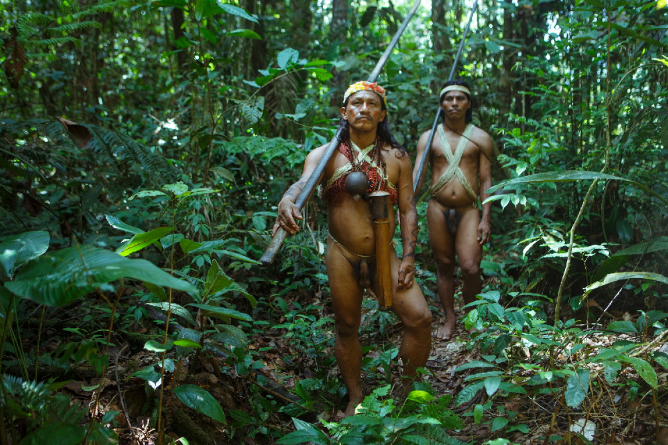 Грязная эротика девушки в джунглях