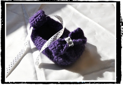 Knitted baby shoe
