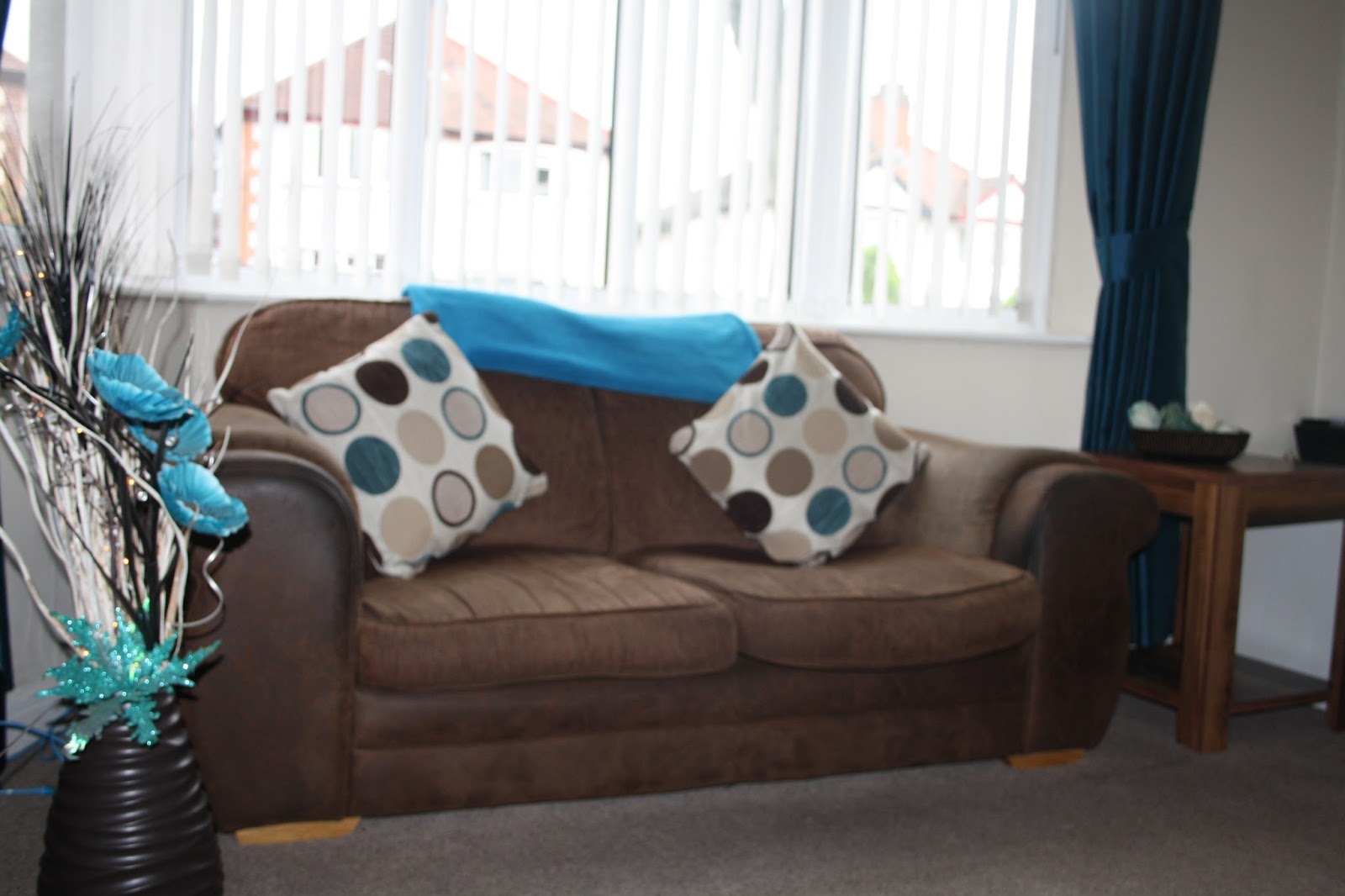 REVIEW; SOFA SOFA SCATTER CUSHIONS PRETTY YOUNG THING